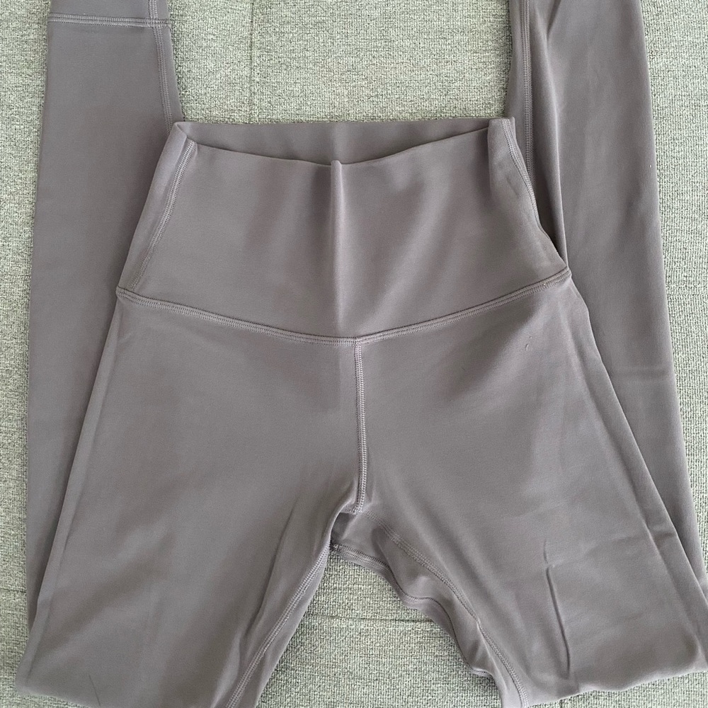 Lululemon Aligns 28”